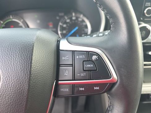 Used 2021 Toyota Highlander XLE image 19