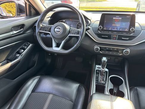 Used 2024 Nissan Altima 2.5 SR FWD image 10