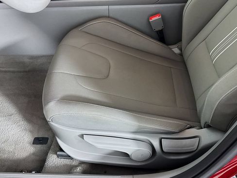 Used 2024 Hyundai Elantra SEL FWD image 24