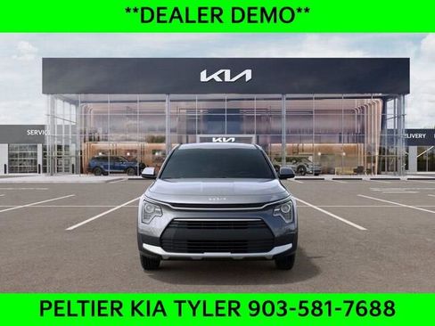New 2025 Kia Niro LX image 2
