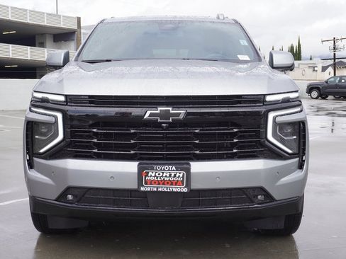 Used 2025 Chevrolet Suburban RST image 3