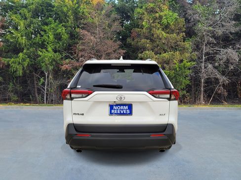 Used 2023 Toyota RAV4 XLE w/ Convenience Package image 18
