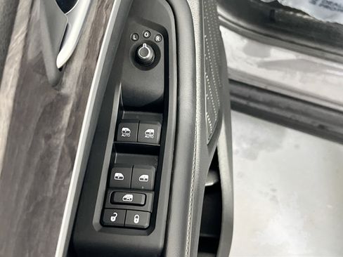 Used 2023 Jeep Grand Cherokee L Limited image 18