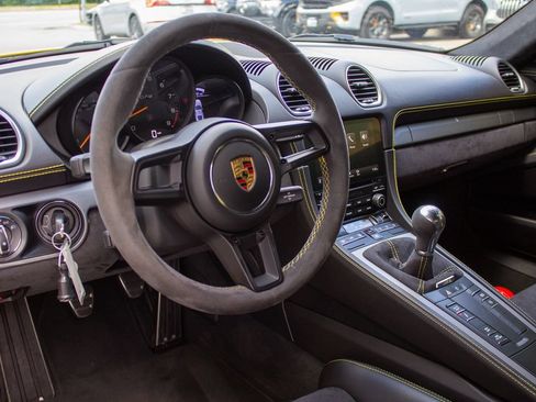 Used 2020 Porsche 718 Cayman GT4 RWD image 11