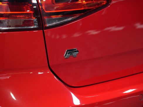 Used 2017 Volkswagen Golf 4-Door AWD/4WD image 18