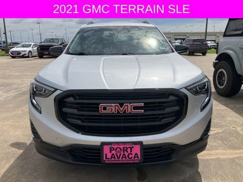 Used 2021 GMC Terrain SLE w/ Driver Convenience Package FWD image 2