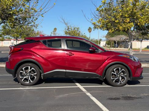 Used 2018 Toyota C-HR XLE image 2