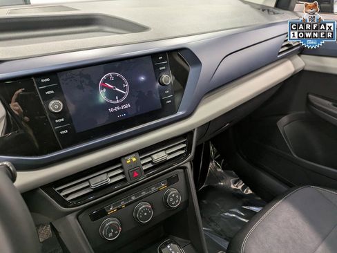 Used 2022 Volkswagen Taos SE w/ Panoramic Sunroof Package image 13