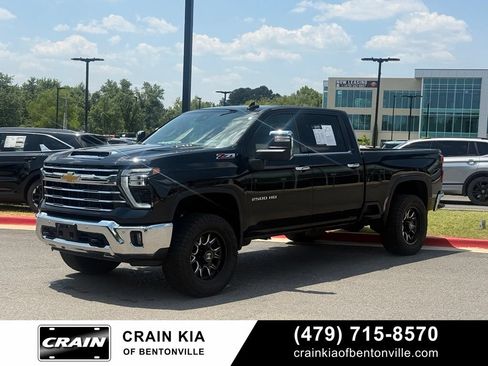Used 2024 Chevrolet Silverado 2500 LTZ w/ LTZ Premium Package AWD/4WD image 3