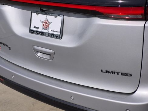 New 2026 Chrysler Pacifica Limited w/ S Appearance Package FWD image 4