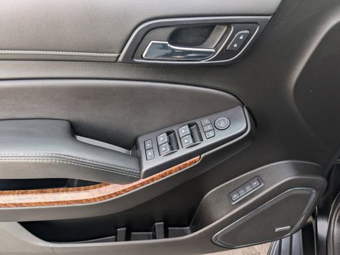 Used 2019 Chevrolet Suburban Premier image 11