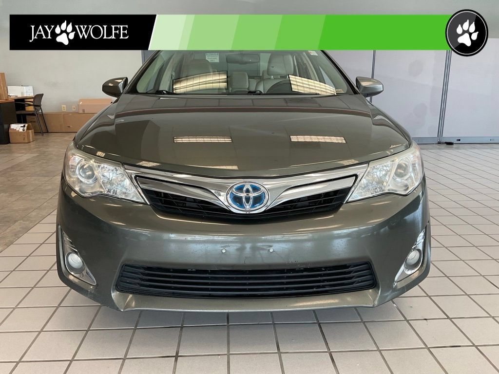 Used 2013 Toyota Camry XLE w/ Leather Pkg FWD image 2