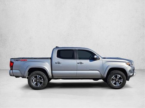 Used 2016 Toyota Tacoma TRD Sport image 4