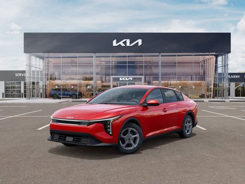 New 2025 Kia K4 LXS image 1