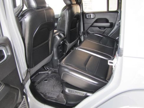 Used 2023 Jeep Wrangler Unlimited Sahara w/ Cold Weather Group AWD/4WD image 16