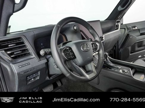 Used 2024 Lexus GX 550 w/ Accessory Package (2T) AWD/4WD image 4