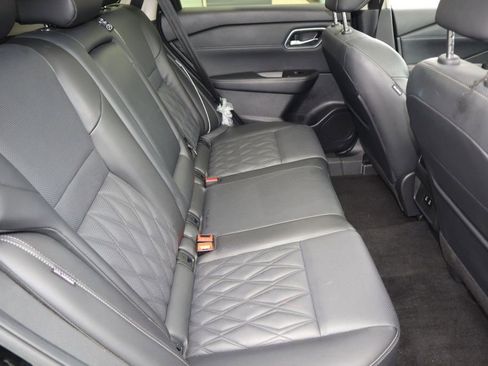 Certified 2025 Nissan Rogue Platinum FWD image 30