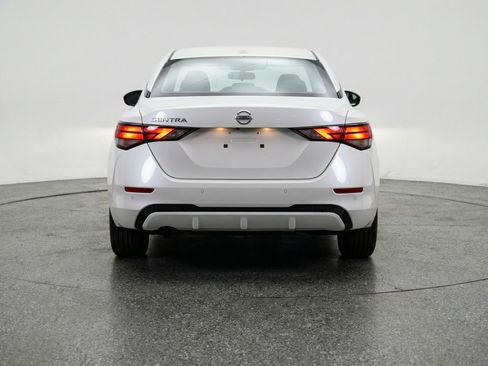 Used 2025 Nissan Sentra SV image 7