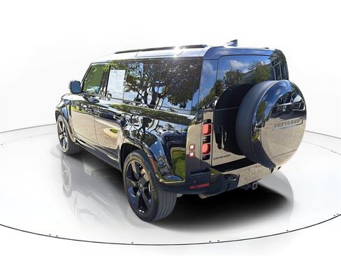 Used 2024 Land Rover Defender 110 X-Dynamic SE image 3