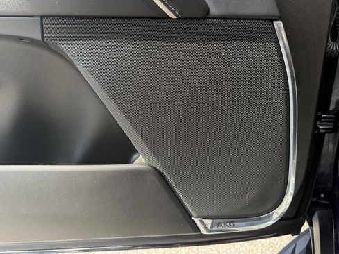 Used 2021 Cadillac Escalade Premium Luxury image 28