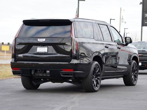 Used 2024 Cadillac Escalade ESV Sport Platinum w/ LPO, ONYX Package image 3