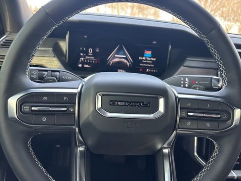 Used 2025 GMC Acadia Denali w/ LPO, Floor Liner Package image 31