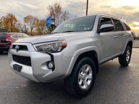 Used 2014 Toyota 4Runner SR5 image 7