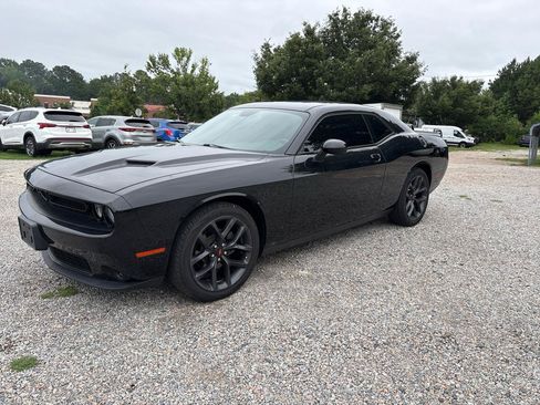 Used 2019 Dodge Challenger SXT w/ Blacktop Package RWD image 1