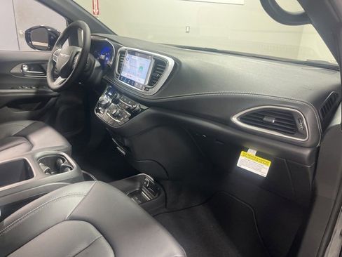 New 2026 Chrysler Pacifica Select image 23