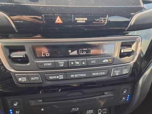 Certified 2022 Honda Pilot Black Edition image 8