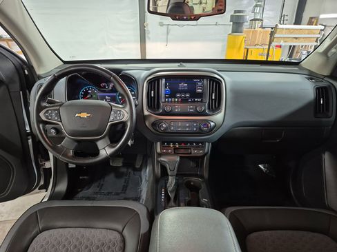 Used 2021 Chevrolet Colorado Z71 w/ Safety Package AWD/4WD image 19