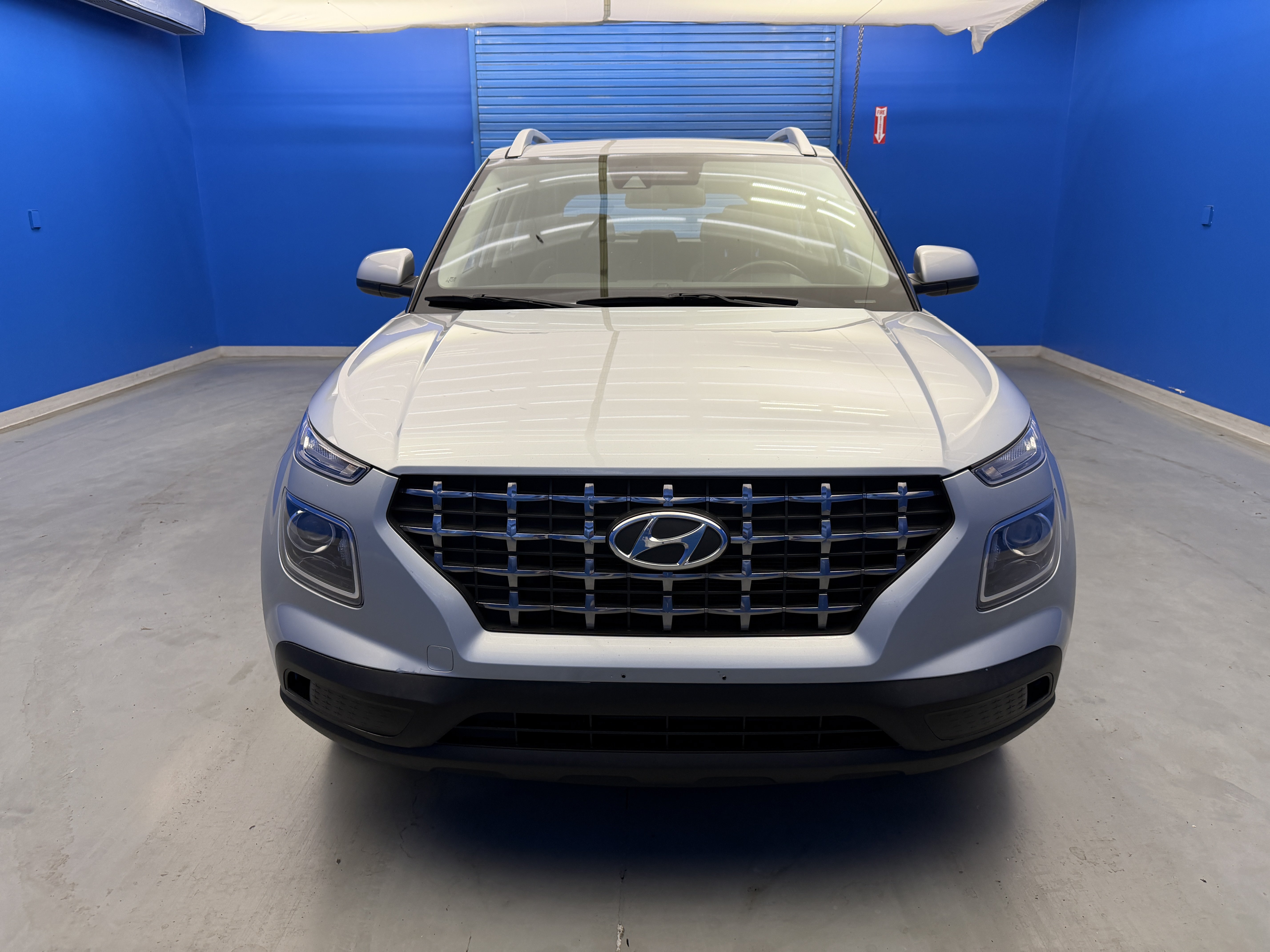 Used 2021 Hyundai Venue SEL FWD image 3