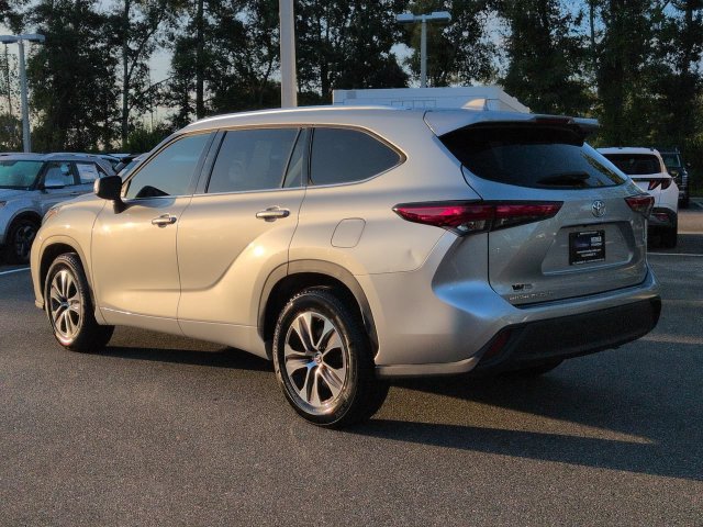 Used 2021 Toyota Highlander XLE FWD image 7