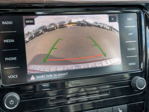 Used 2022 Volkswagen Passat 2.0T image 15