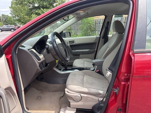 Used 2011 Ford Focus SE w/ 201A Rapid Spec Order Code FWD image 21