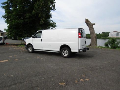 Used 2023 GMC Savana 2500 w/ Driver Convenience Package RWD image 4