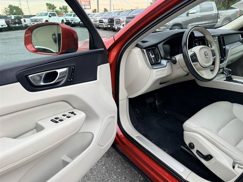 Used 2020 Volvo XC60 T5 Momentum AWD/4WD image 27