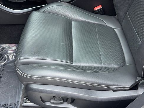 Used 2024 Jaguar F-PACE R-Dynamic S image 38