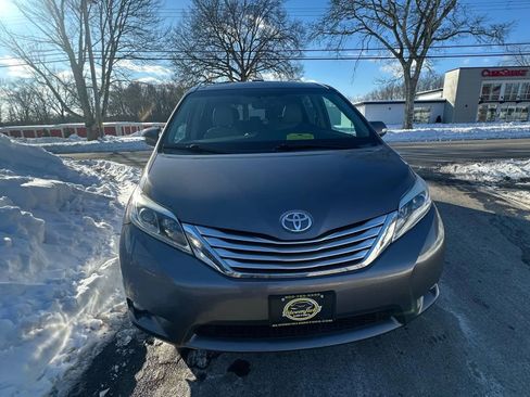 Used 2015 Toyota Sienna Limited image 2