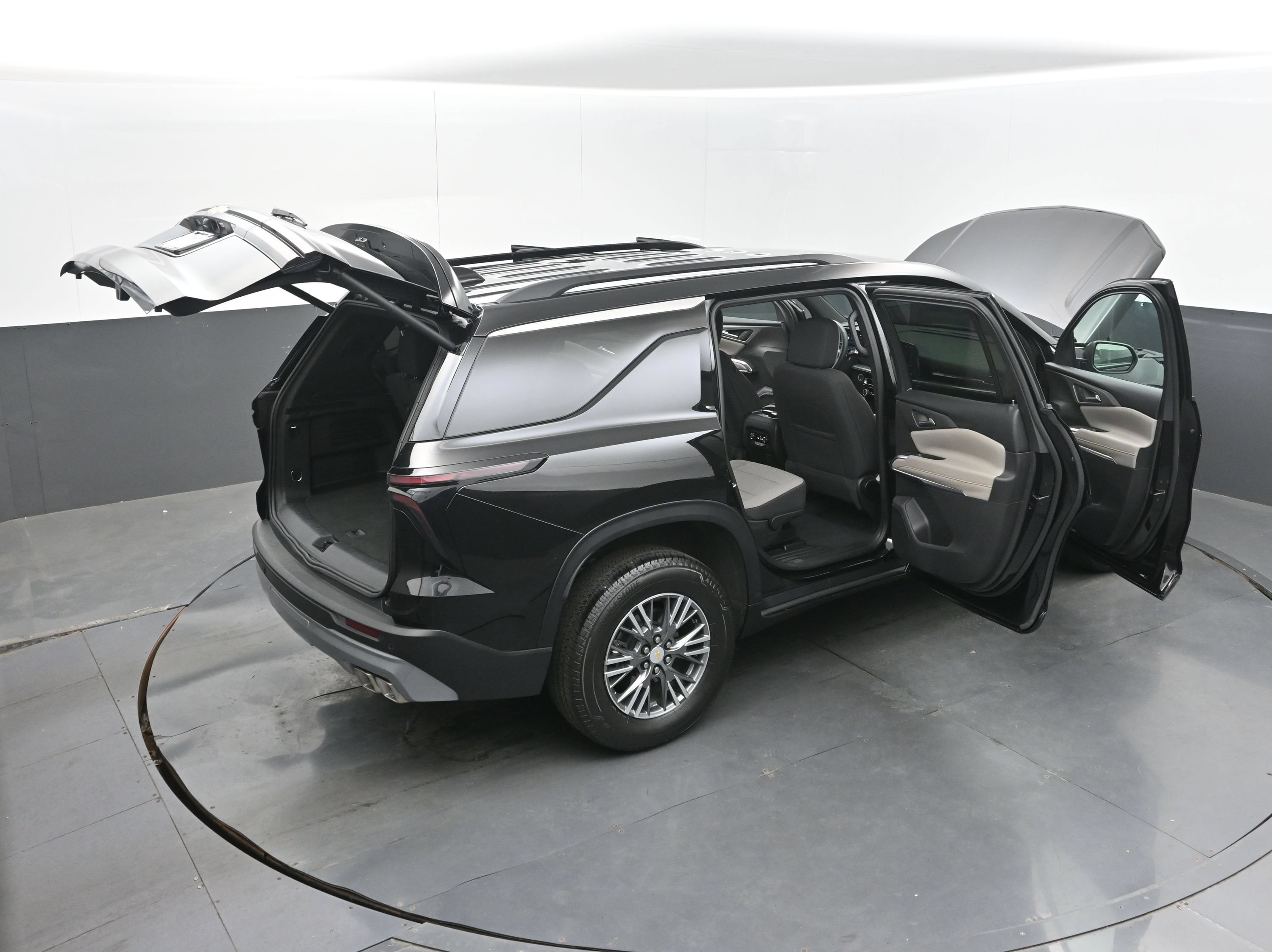 Used 2026 Chevrolet Traverse LT w/ Driver Confidence Package FWD image 46