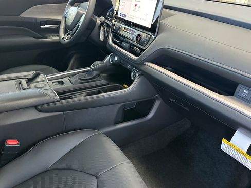 New 2026 Toyota Grand Highlander AWD image 18