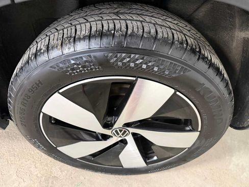 Certified 2024 Volkswagen Taos S AWD/4WD image 9