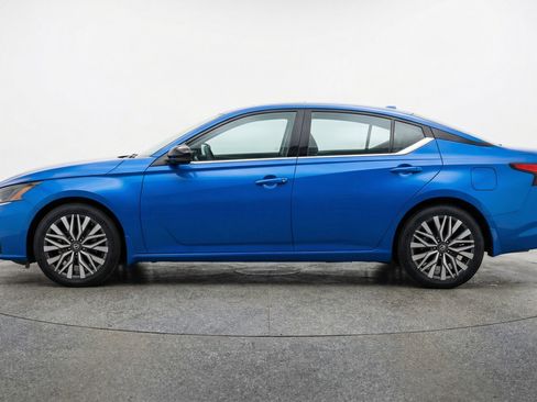 Used 2025 Nissan Altima 2.5 SV image 5