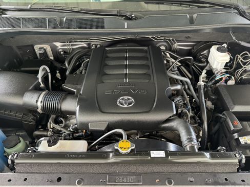 Used 2017 Toyota Tundra Limited w/ Limited Premium Package AWD/4WD image 26