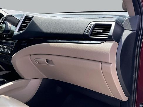 Used 2018 Honda Pilot Touring image 17