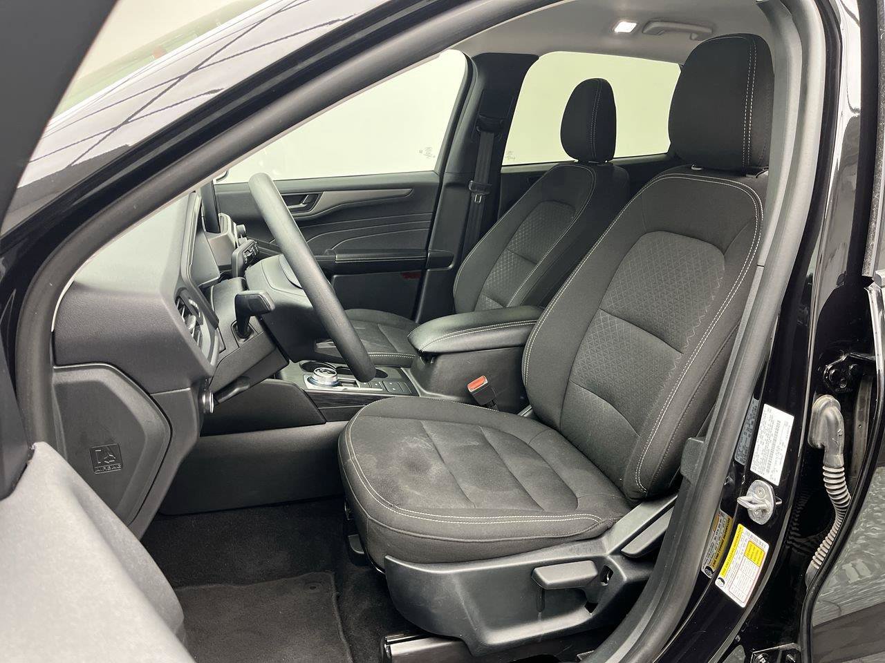 Used 2025 Ford Escape Active AWD/4WD image 9