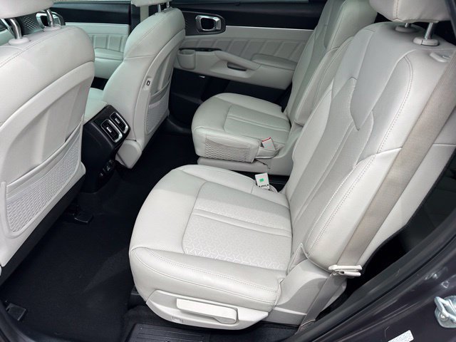 Used 2023 Kia Sorento EX w/ Panoramic Sunroof Package FWD image 16