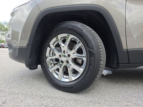 Certified 2018 Jeep Cherokee Latitude AWD/4WD image 31