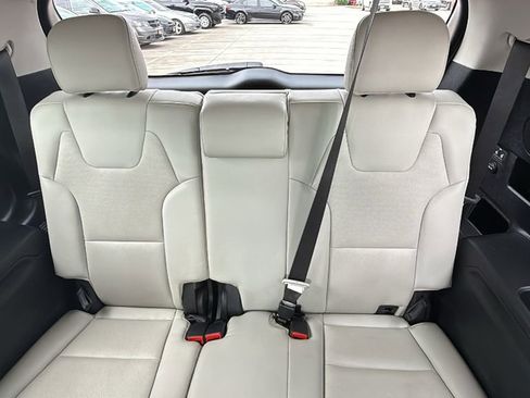 Used 2024 Kia Telluride EX w/ EX Captain's Chair Package FWD image 18