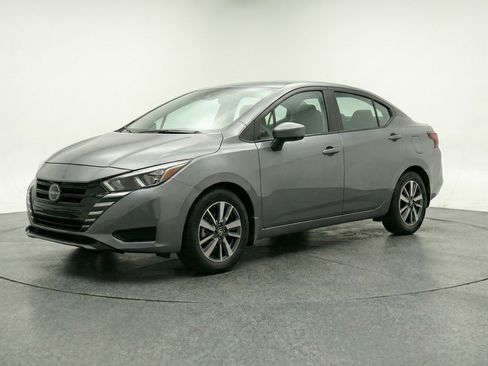 Used 2025 Nissan Versa SV image 3
